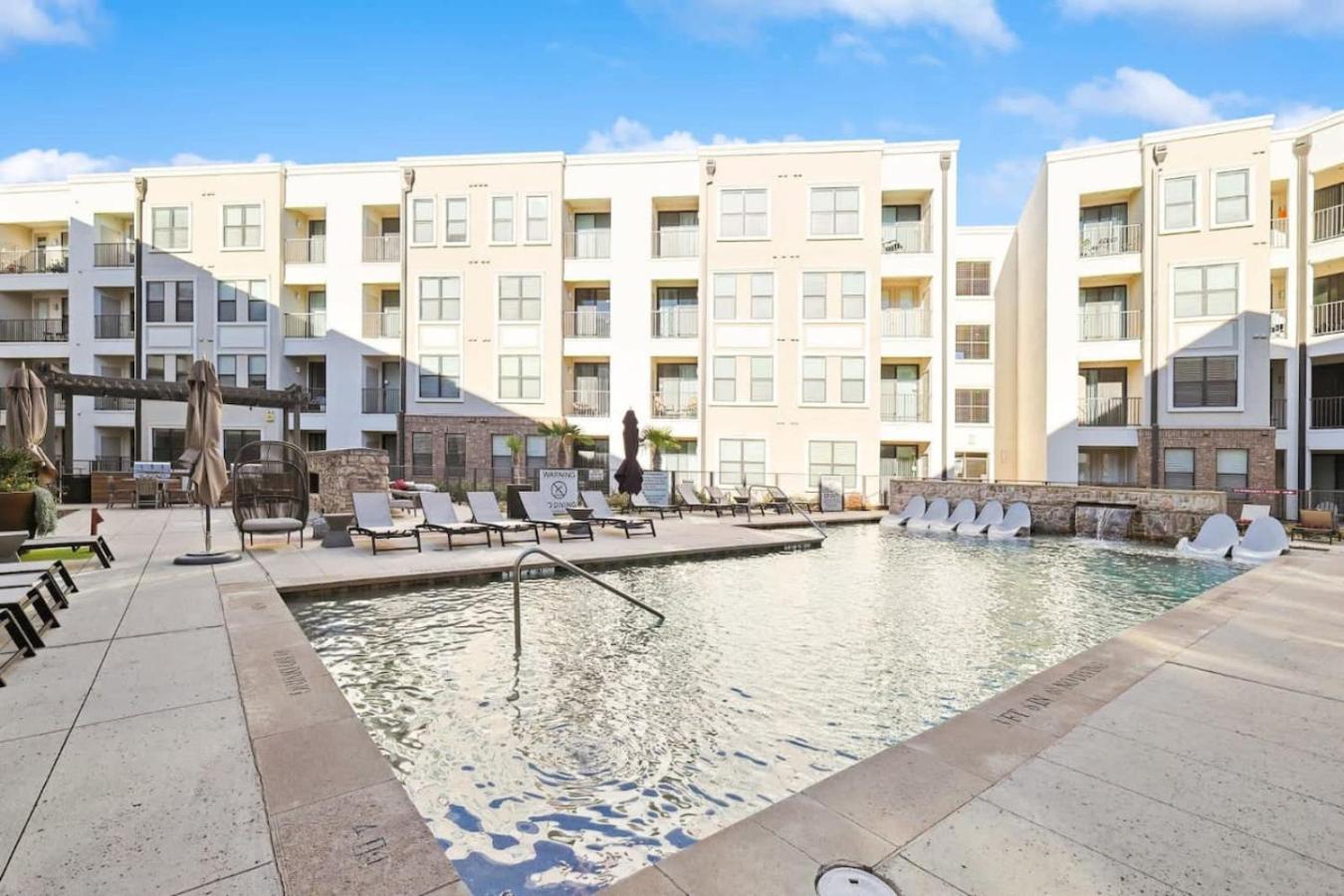 شقة Lux 1B W Pool Near Toyota Hq, The Star, Legacy Wes فريسكو المظهر الخارجي الصورة